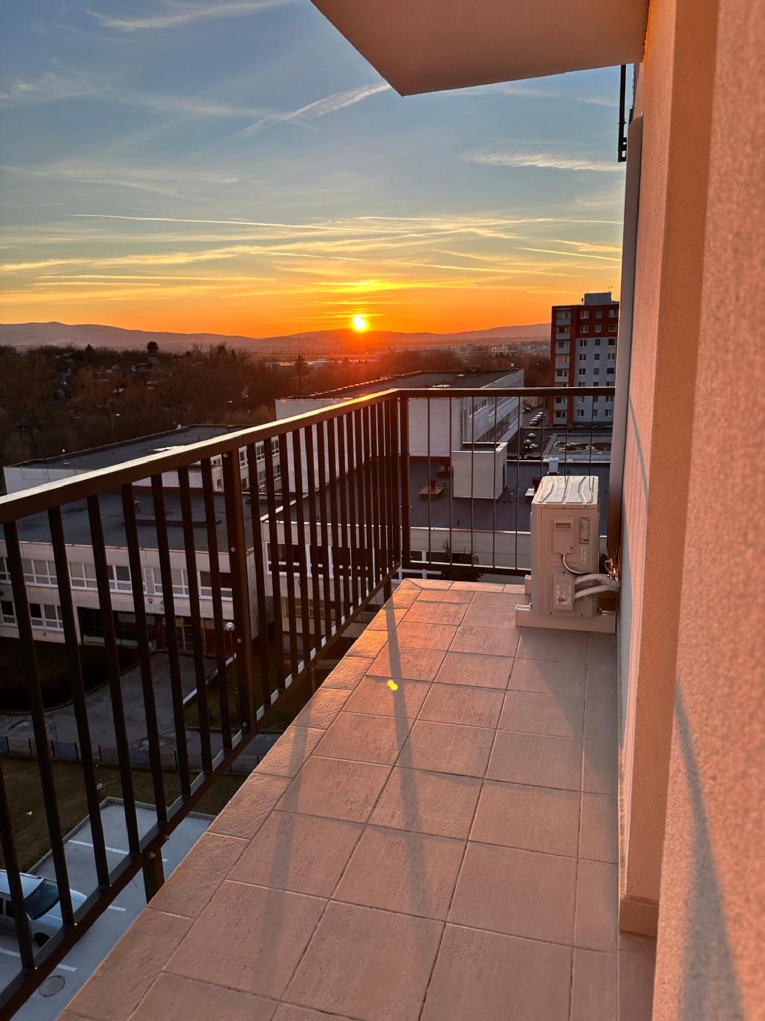 Trendy Apartment เตร็นชีน ภายนอก รูปภาพ