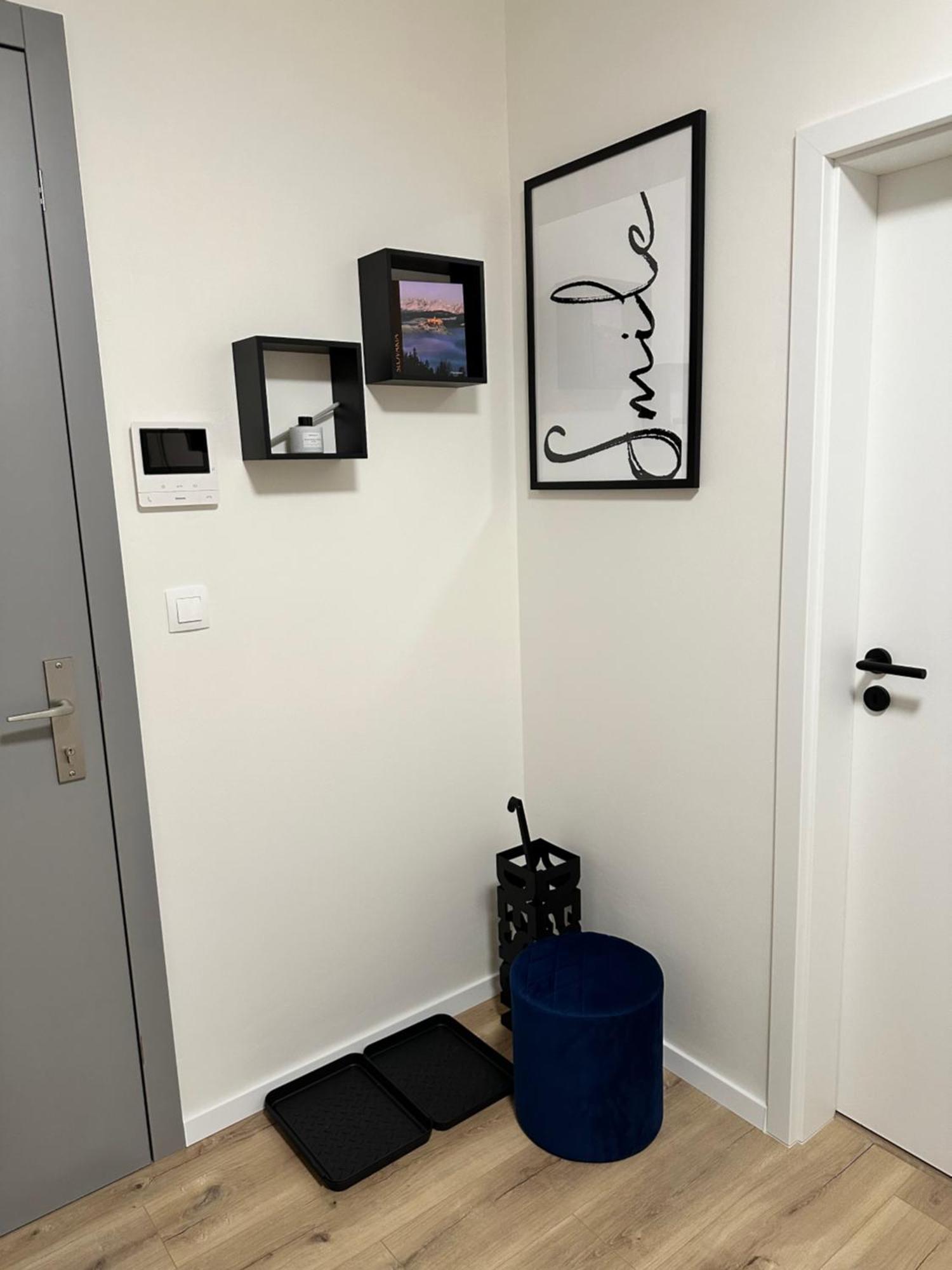 Trendy Apartment เตร็นชีน ภายนอก รูปภาพ