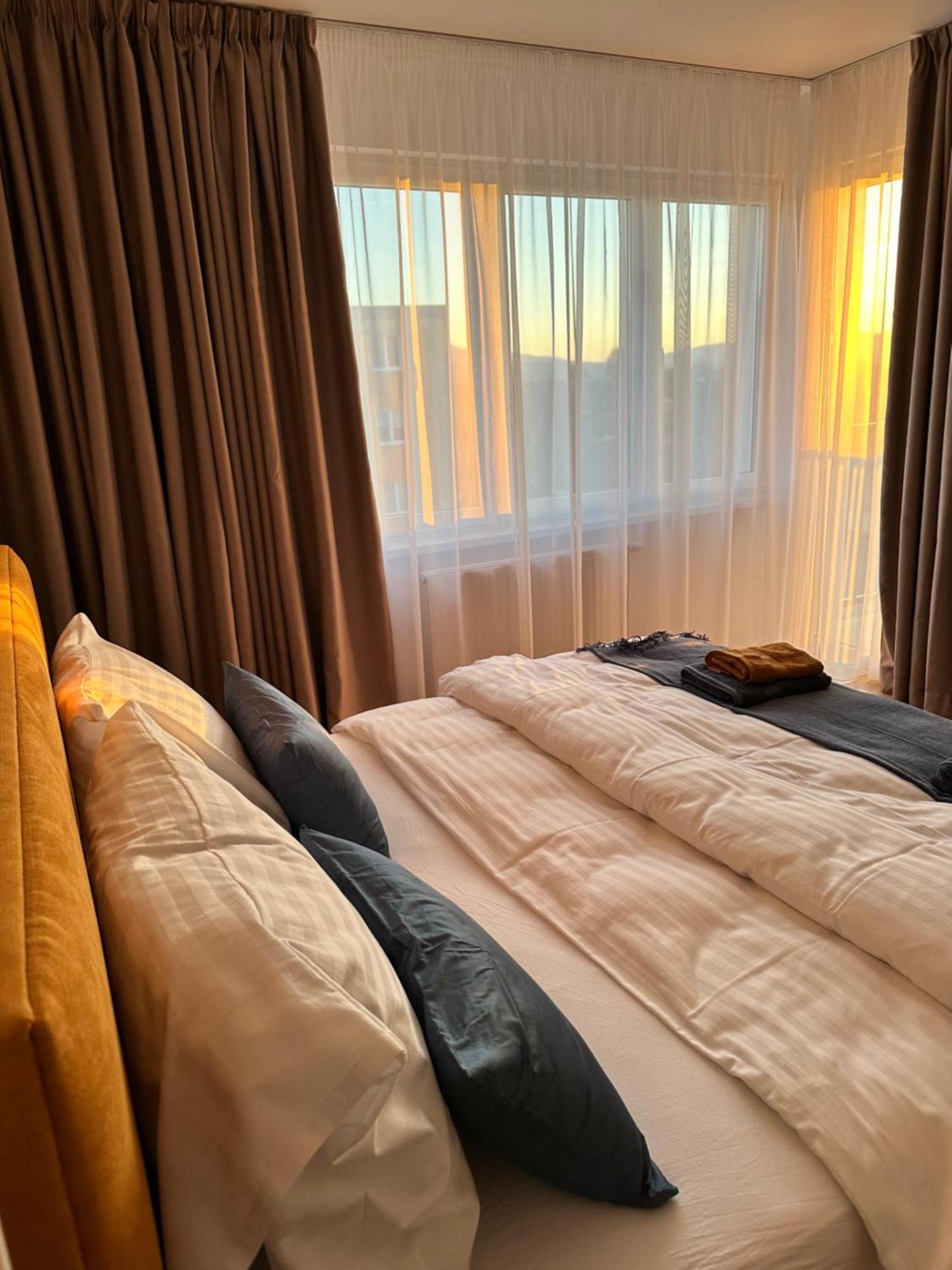 Trendy Apartment เตร็นชีน ภายนอก รูปภาพ