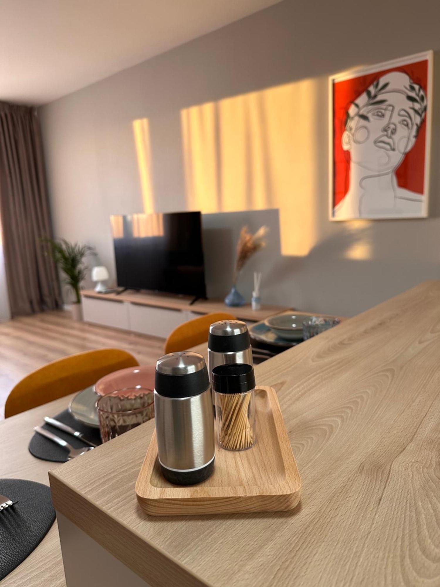 Trendy Apartment เตร็นชีน ภายนอก รูปภาพ