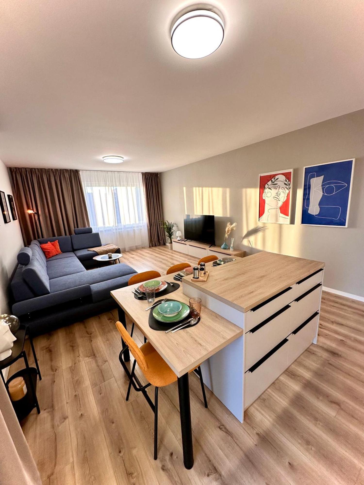 Trendy Apartment เตร็นชีน ภายนอก รูปภาพ